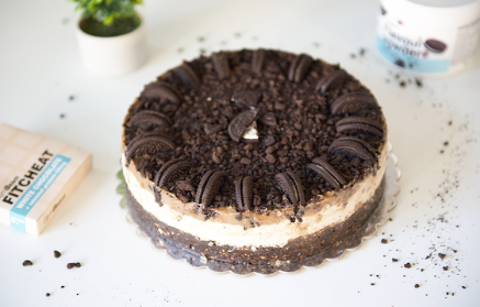 Fitness Συνταγή: Κέικ oreo εμπνευσμένο από τη θρυλική γεύση των μπισκότων