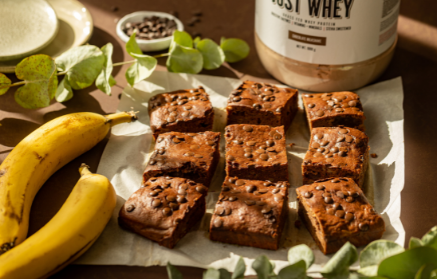 Fitness Συνταγή: Brownies μπανάνας γεμάτα πρωτεΐνη