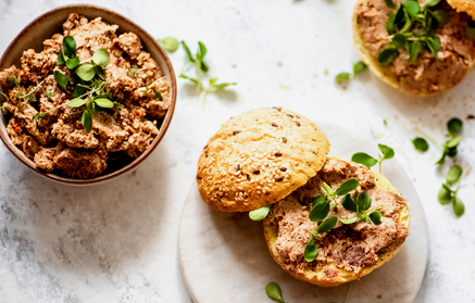 Fitness Συνταγή: Vegan Spread με Tofu και Λιαστή Ντομάτα